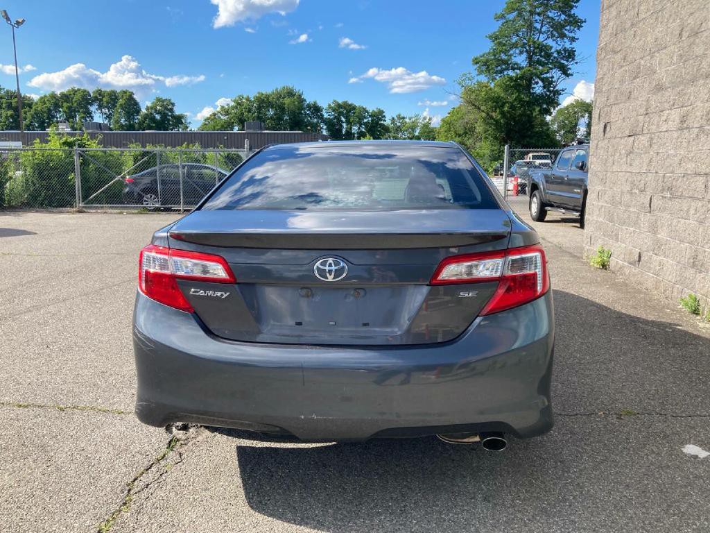 2013 Toyota Camry Image 13