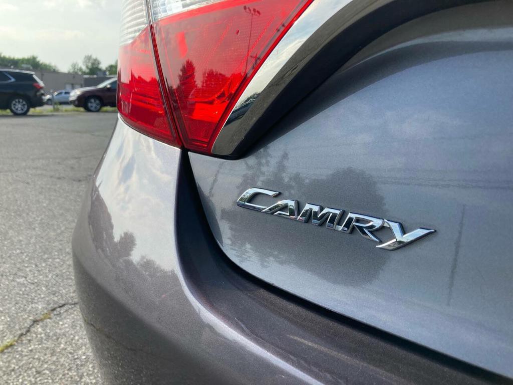 2016 Toyota Camry Image 9