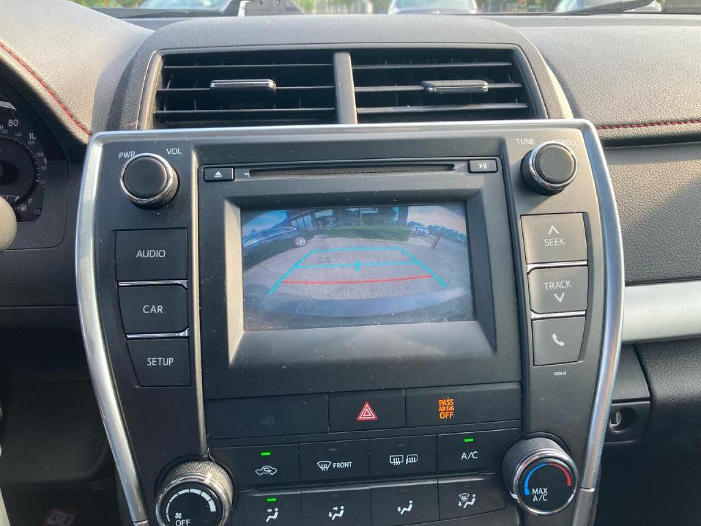 2016 Toyota Camry Image 15