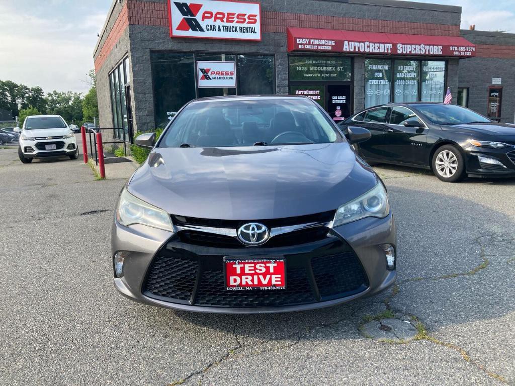 2016 Toyota Camry Image 17