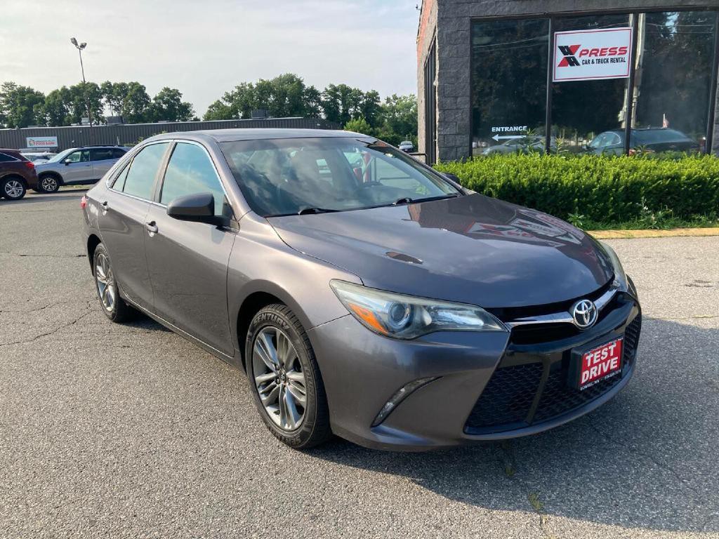 2016 Toyota Camry Image 18