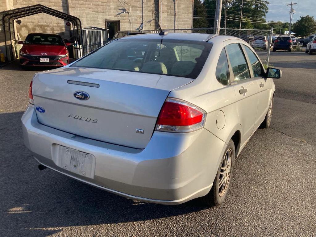 2010 Ford Focus Image 6