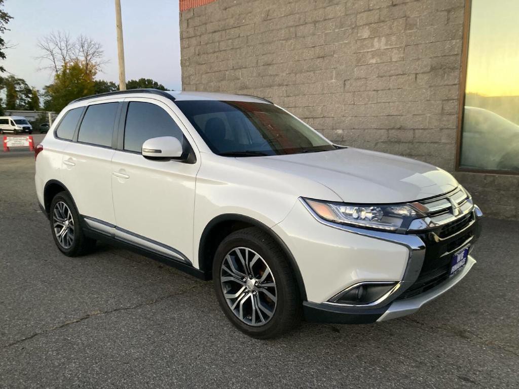 2016 Mitsubishi Outlander Image 2