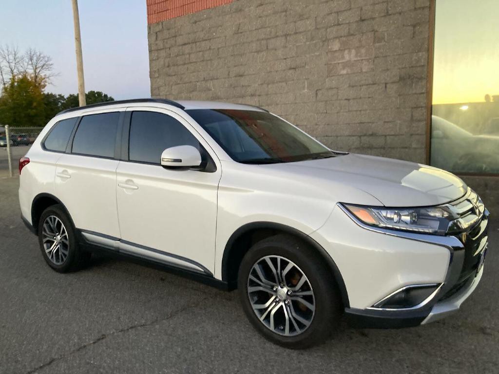 2016 Mitsubishi Outlander Image 3