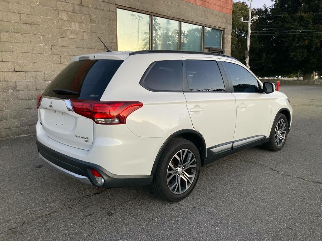 2016 Mitsubishi Outlander Image 5