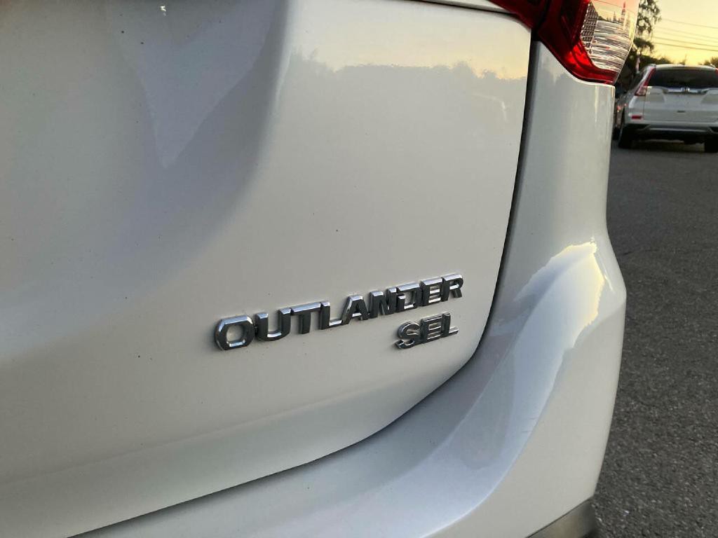 2016 Mitsubishi Outlander Image 8