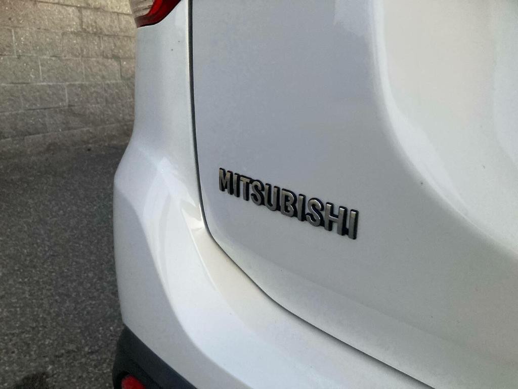 2016 Mitsubishi Outlander Image 9