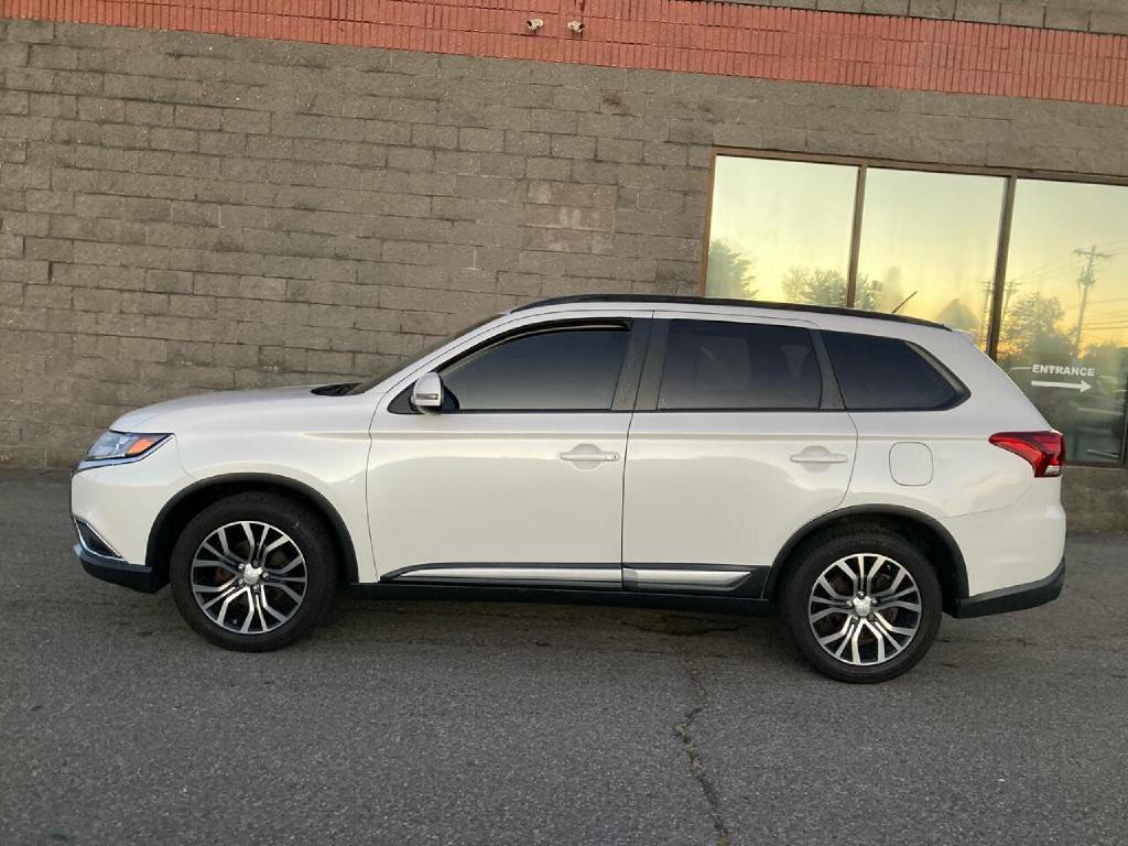 2016 Mitsubishi Outlander Image 15