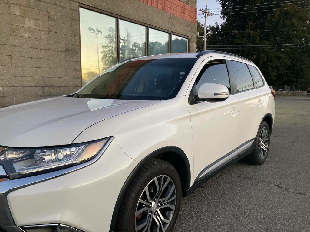 2016 Mitsubishi Outlander Image 17