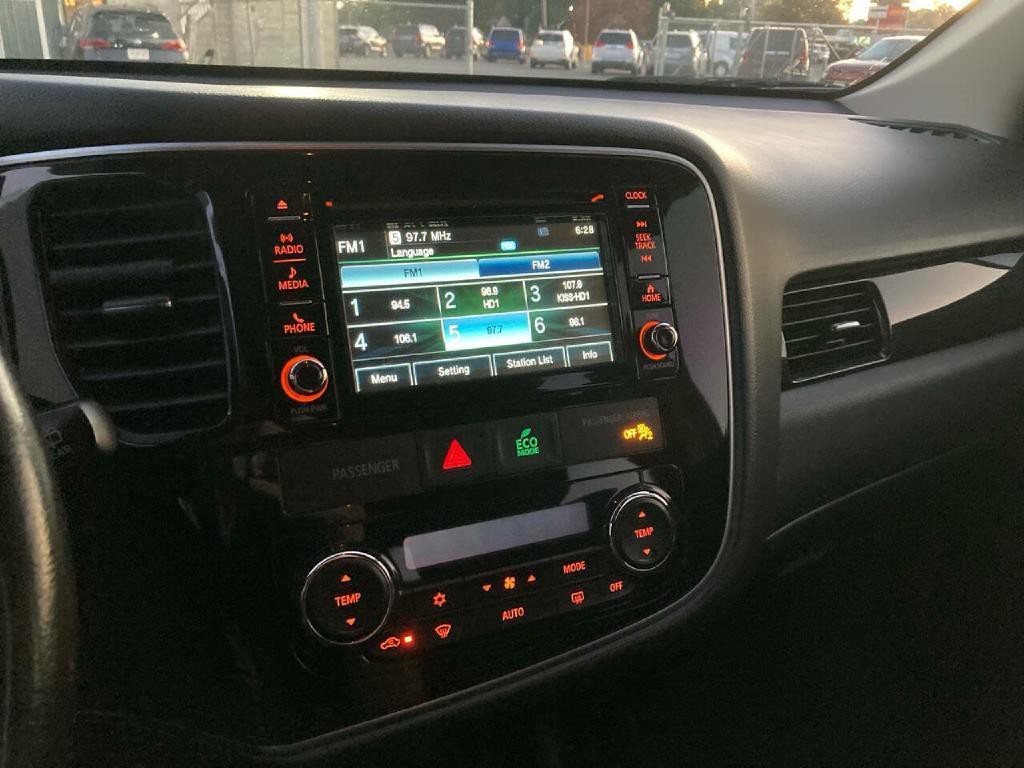 2016 Mitsubishi Outlander Image 19