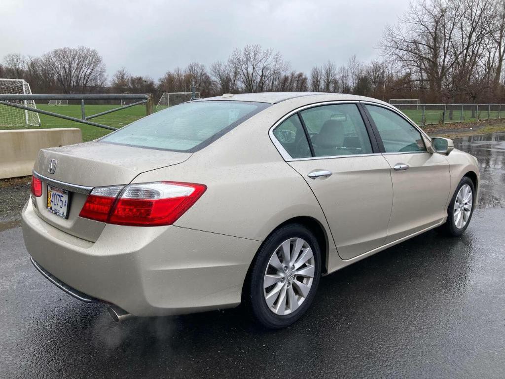 2013 Honda Accord Image 16