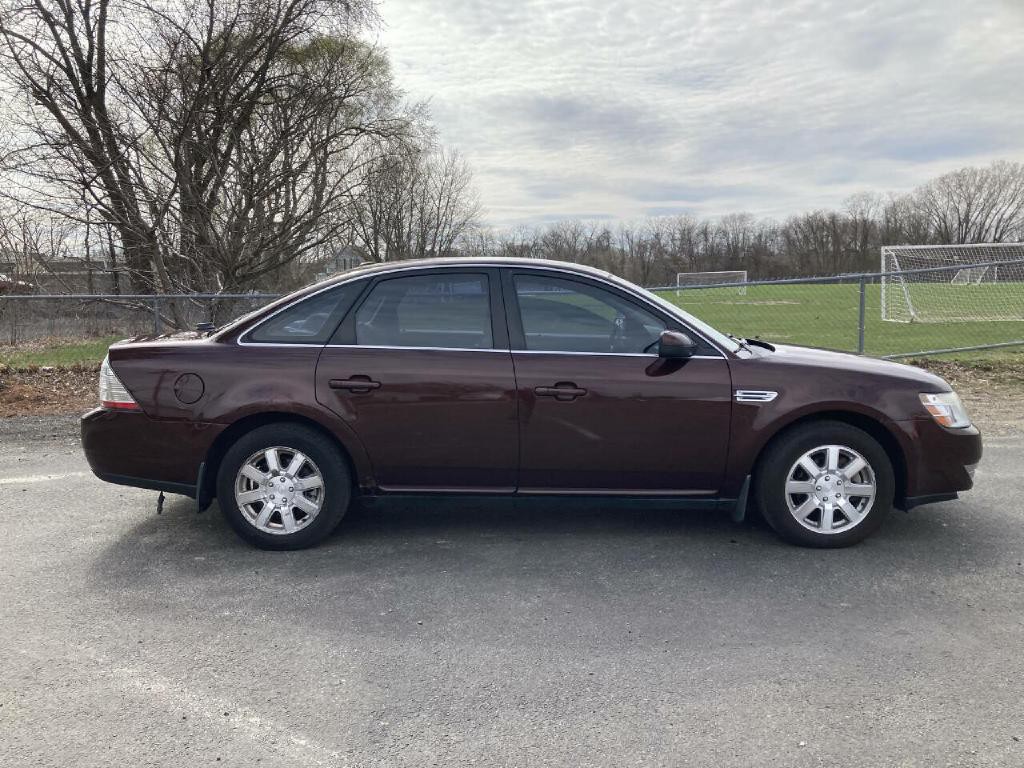 2009 Ford Taurus Image 8
