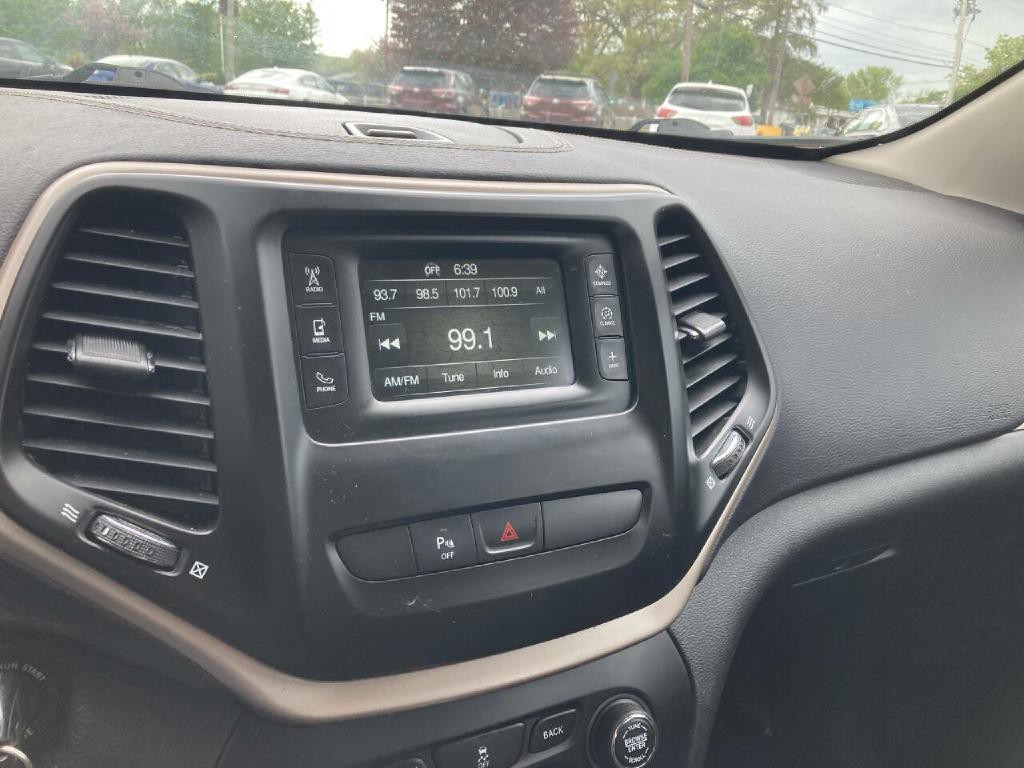 2017 Jeep Cherokee Image 17