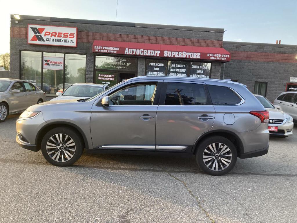 2020 Mitsubishi Outlander Image 2