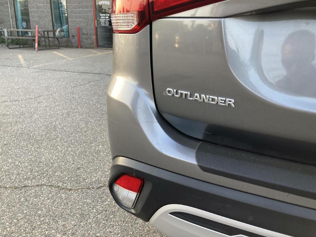 2020 Mitsubishi Outlander Image 8