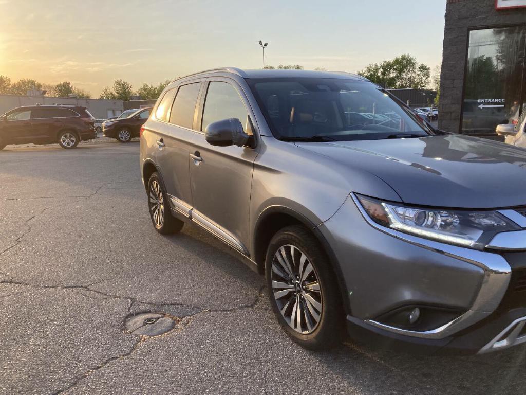 2020 Mitsubishi Outlander Image 12
