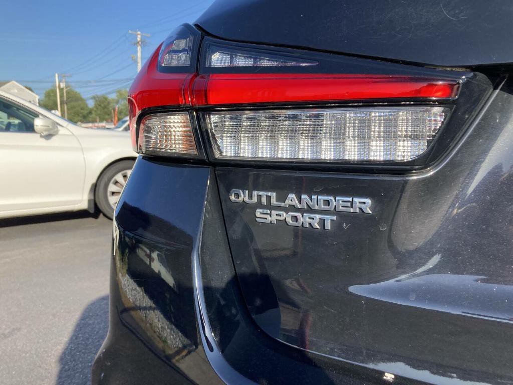 2021 Mitsubishi Outlander Image 11