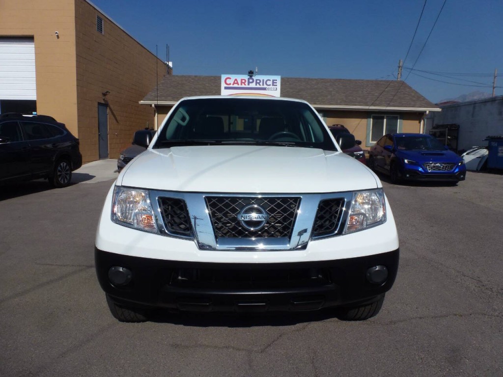 2020 Nissan Frontier Image 2