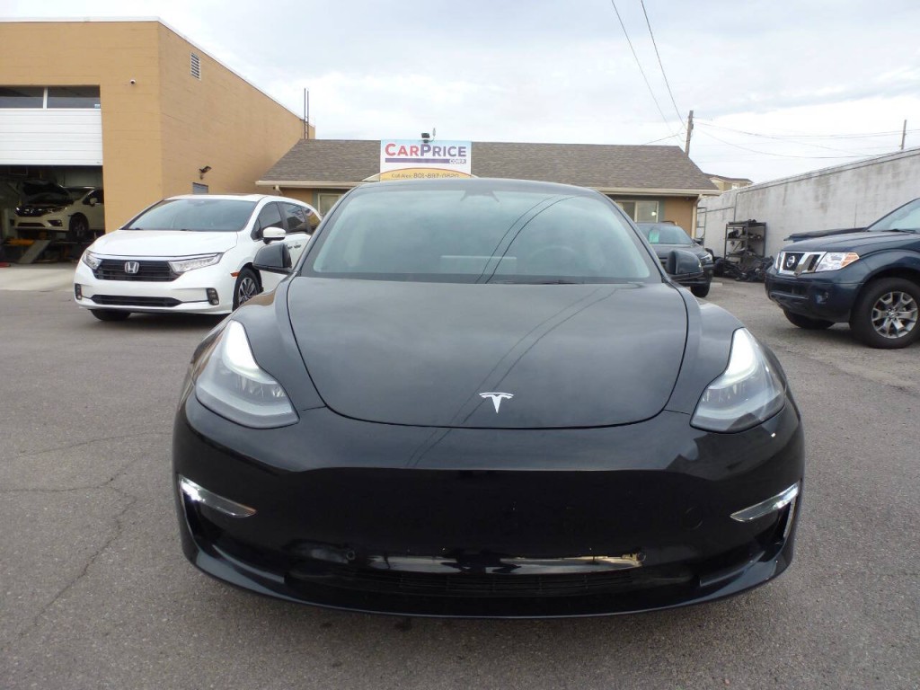 2022 Tesla Model 3 Image 2