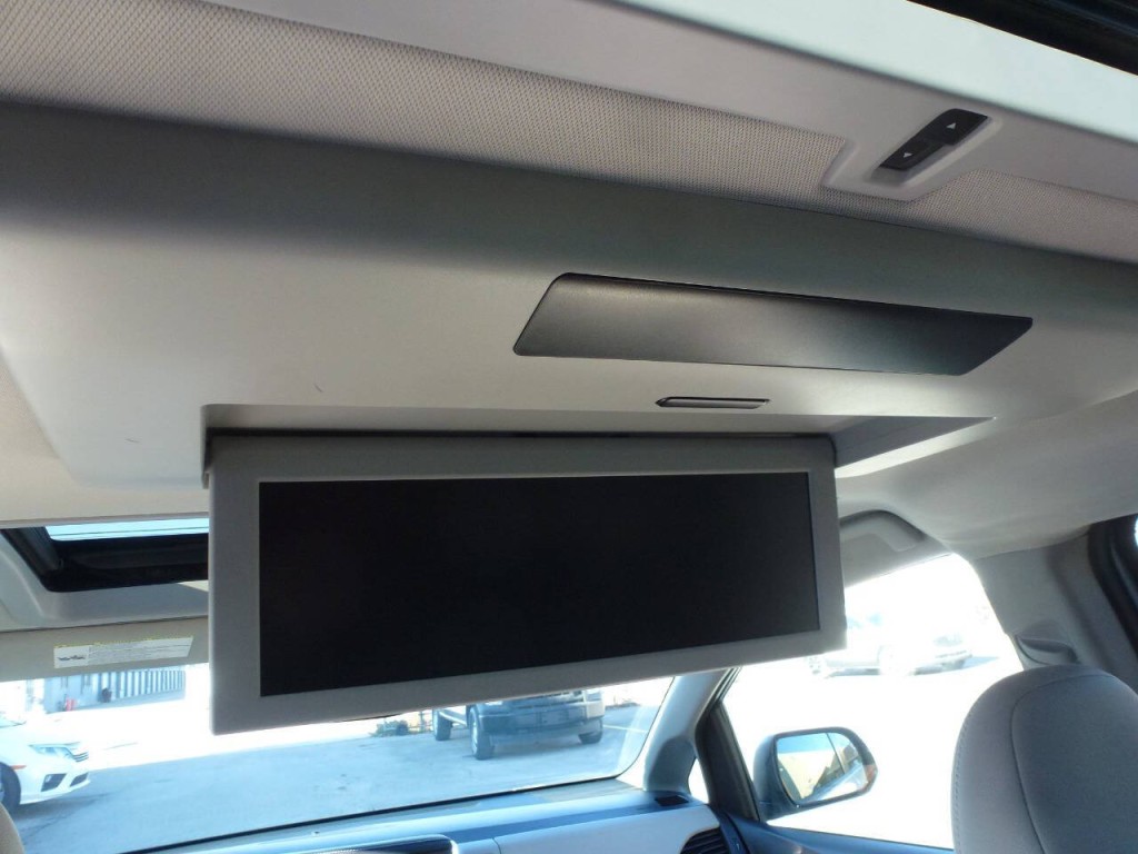 2017 Toyota Sienna Image 10