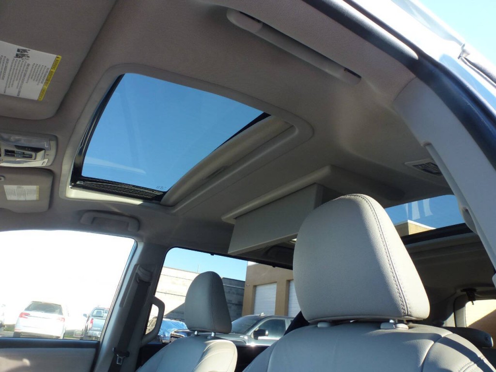 2017 Toyota Sienna Image 12