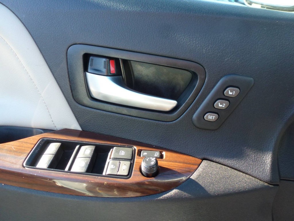 2017 Toyota Sienna Image 16