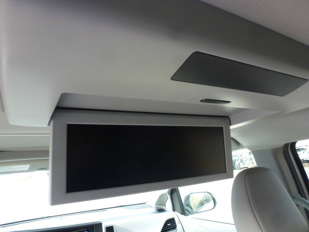 2017 Toyota Sienna Image 10