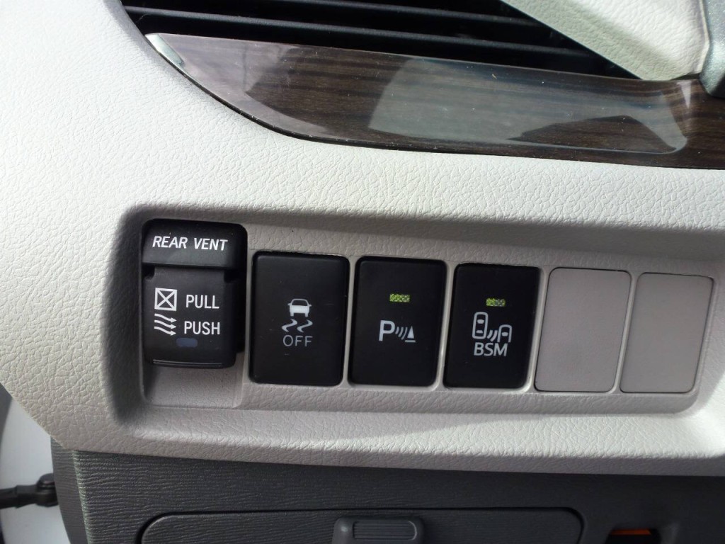 2017 Toyota Sienna Image 16