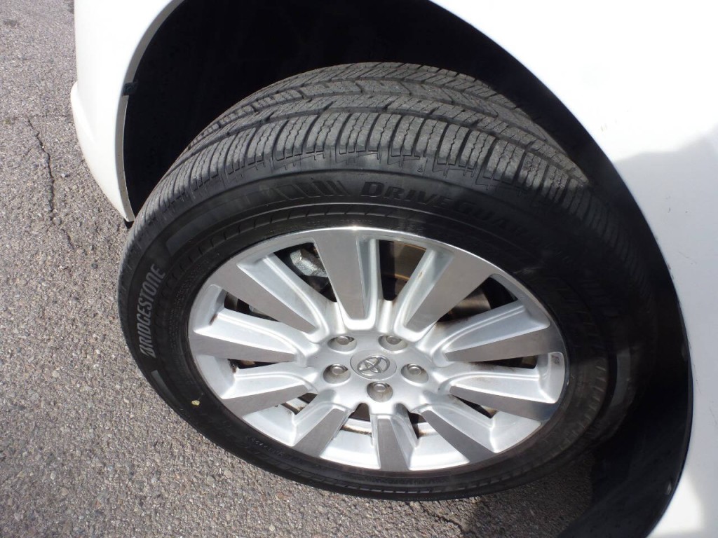 2017 Toyota Sienna Image 17