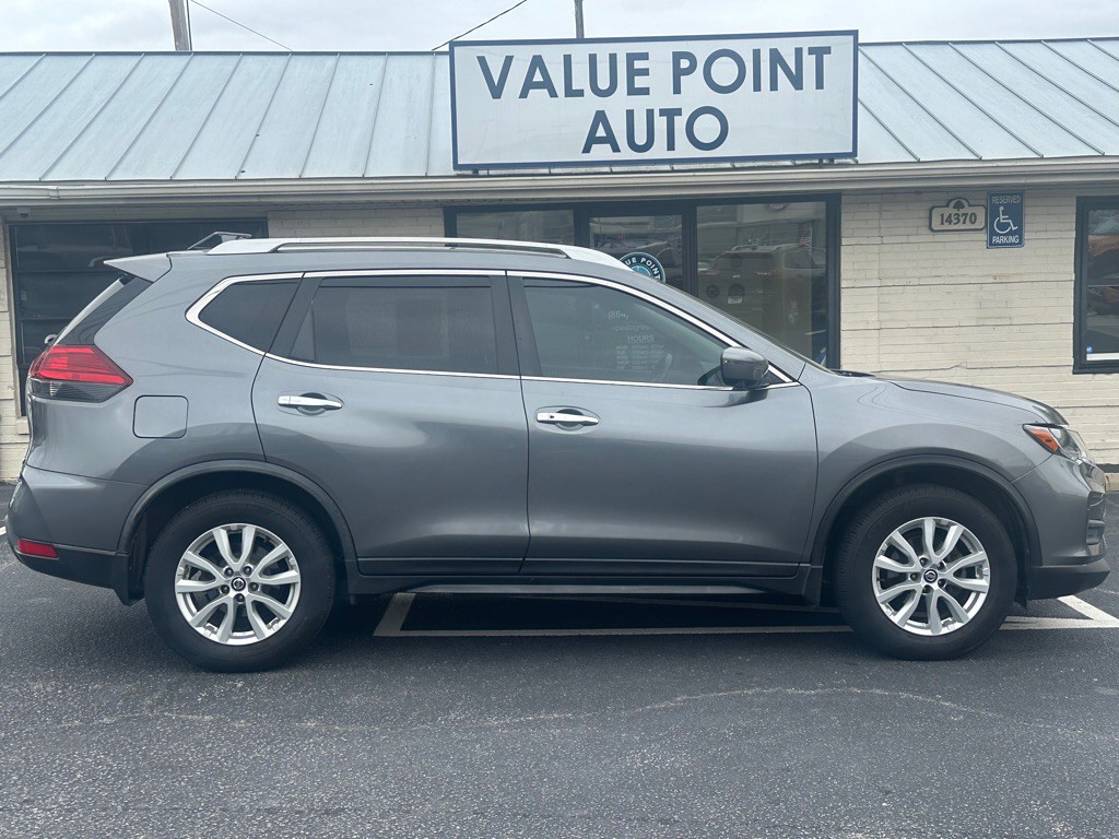 2017 Nissan Rogue Image 1