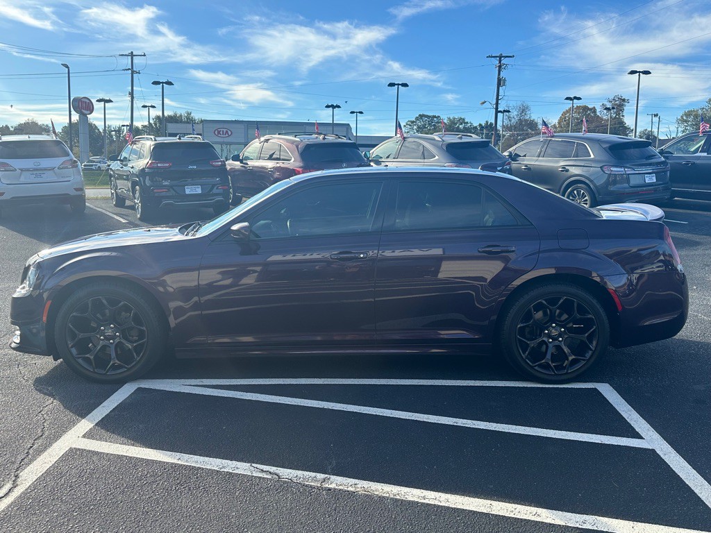 2020 Chrysler 300 Image 3