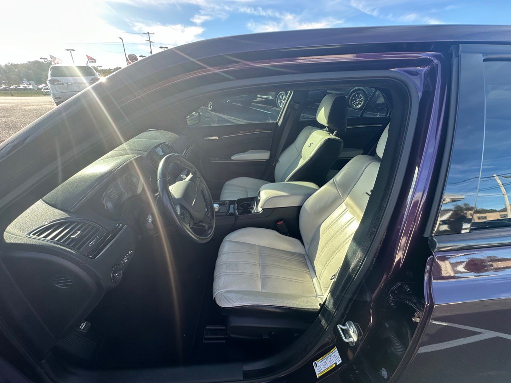 2020 Chrysler 300 Image 5