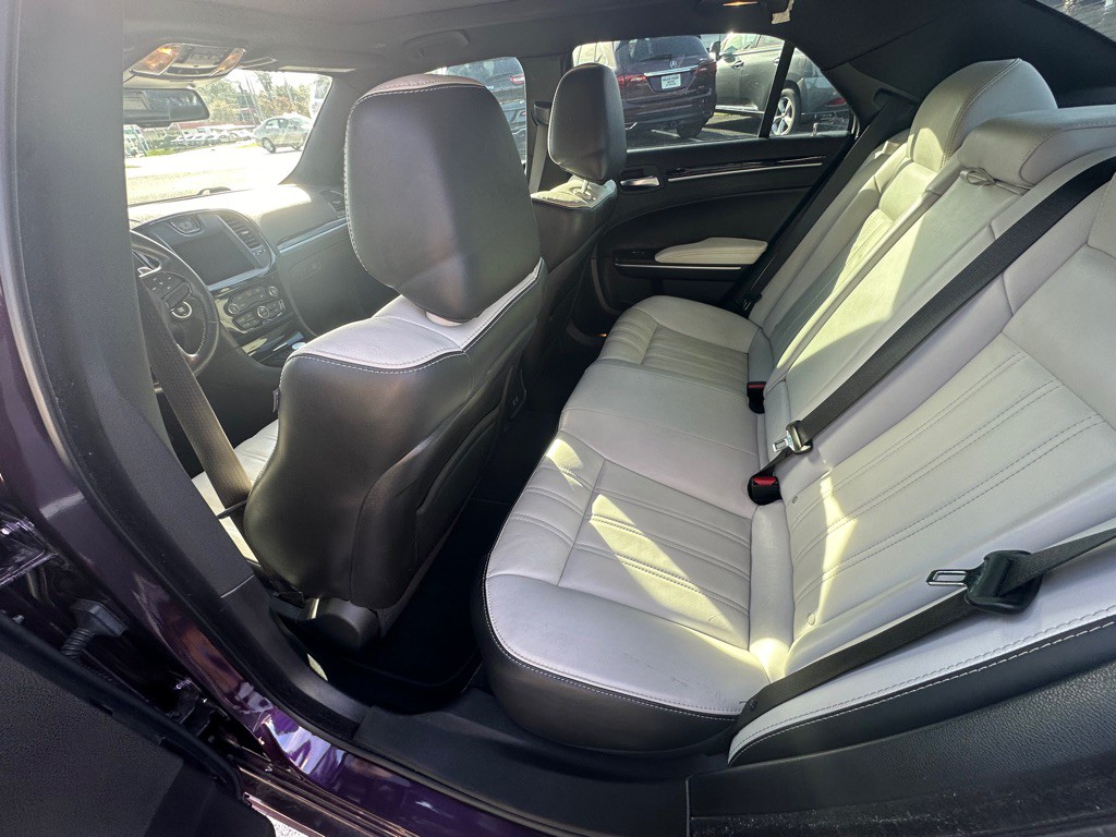 2020 Chrysler 300 Image 8
