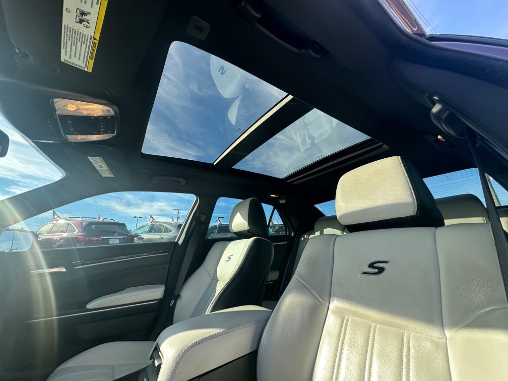 2020 Chrysler 300 Image 9