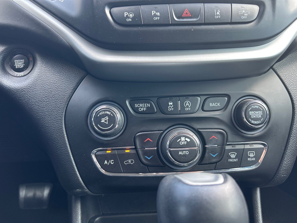 2017 Jeep Cherokee Image 8