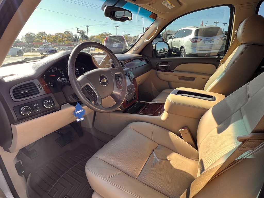 2013 Chevrolet Suburban Image 6