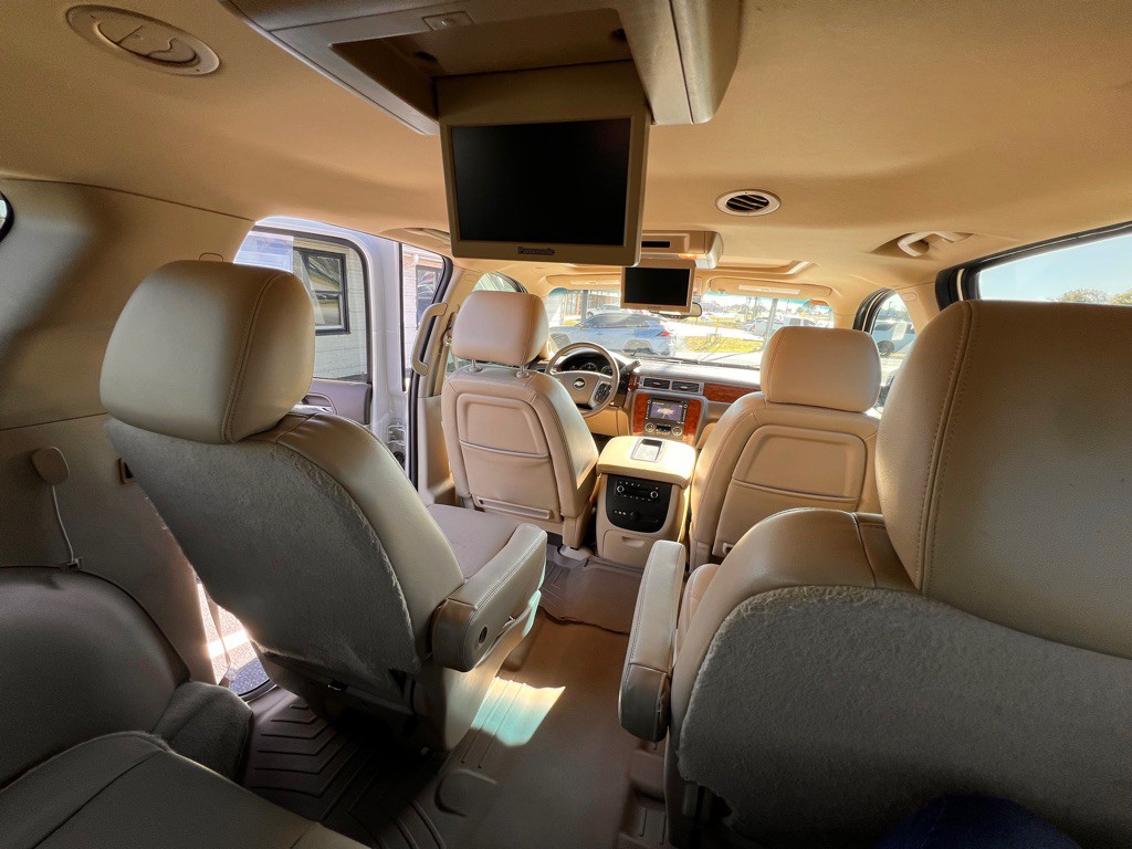 2013 Chevrolet Suburban Image 11