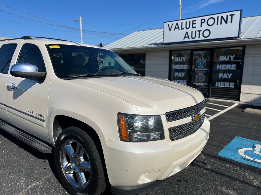 2013 Chevrolet Suburban Image 12