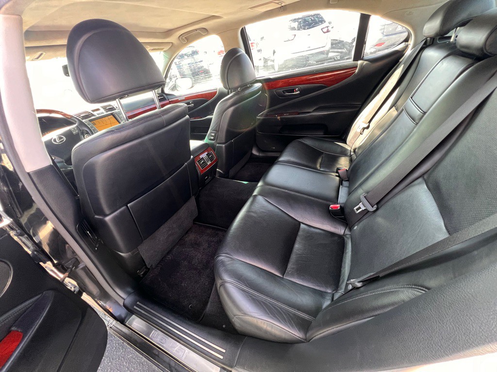 2012 Lexus LS 460 Image 7
