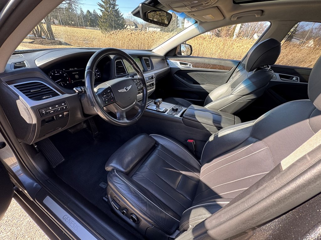 2018 Genesis G80 Image 18