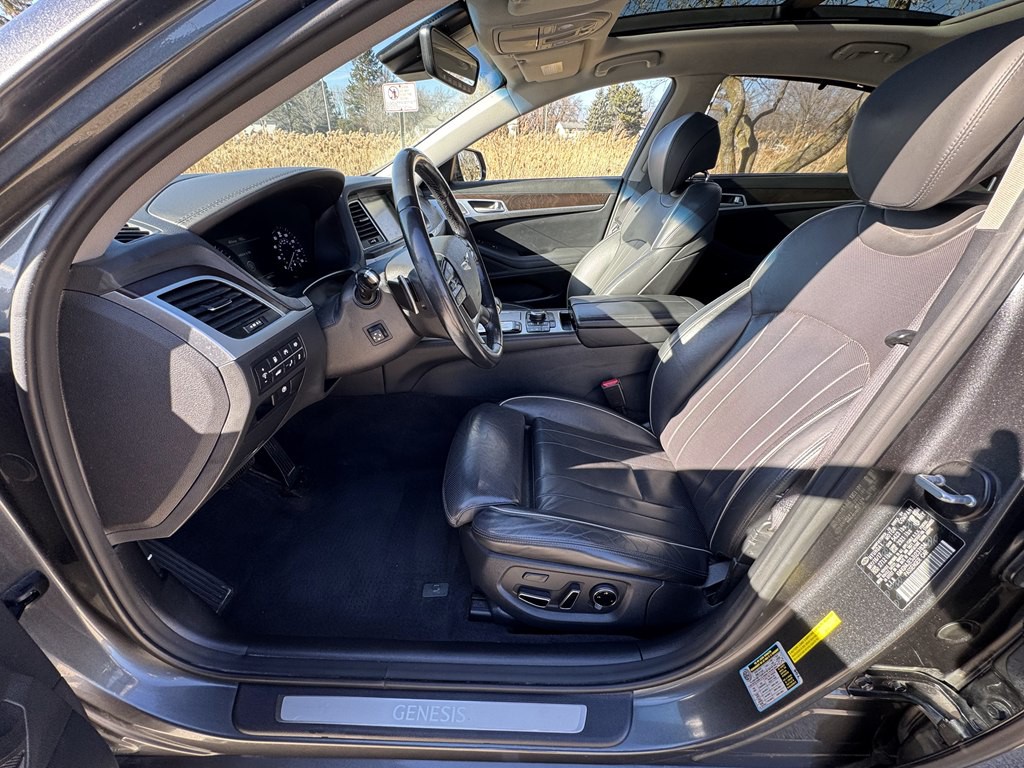 2018 Genesis G80 Image 19