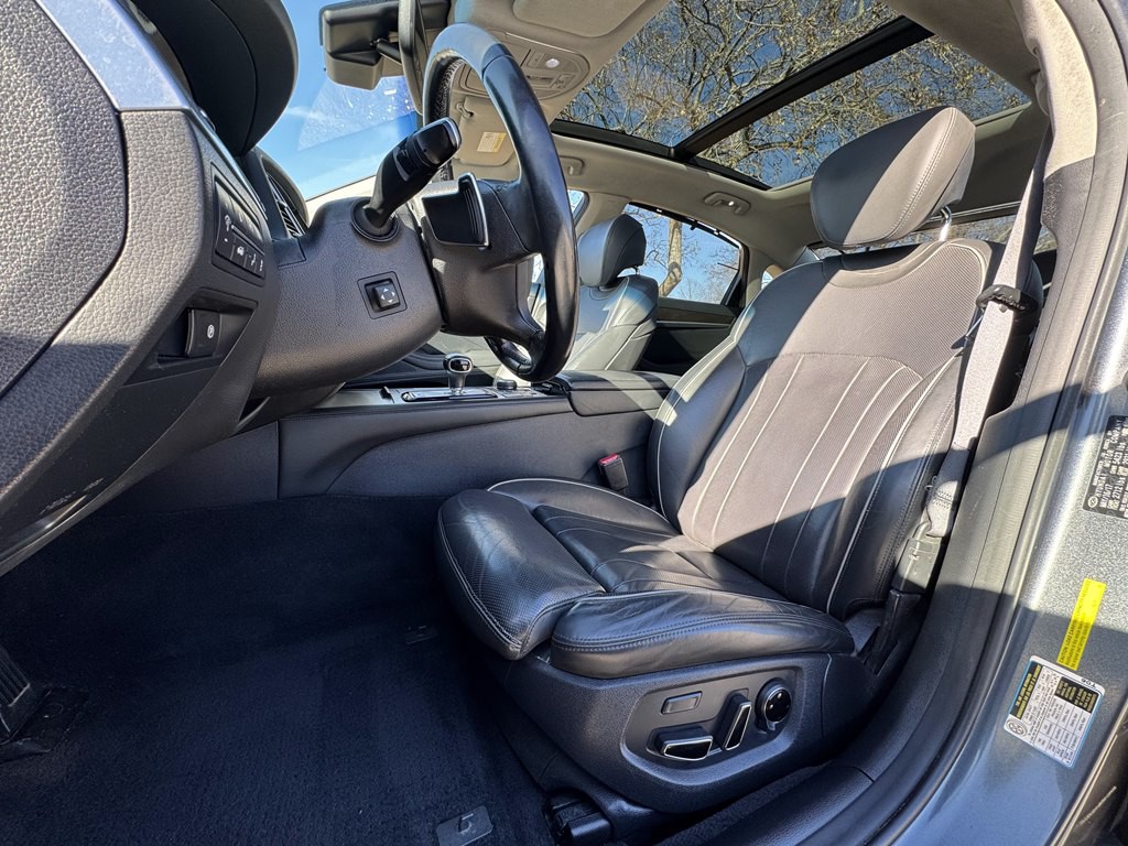 2018 Genesis G80 Image 20