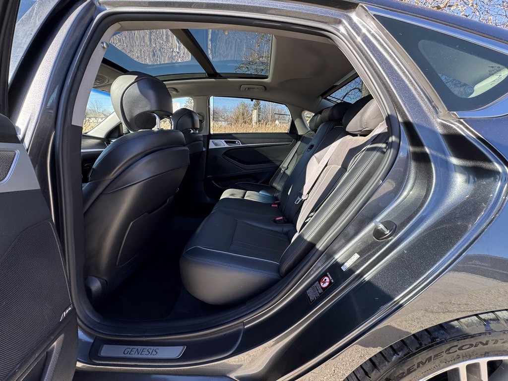 2018 Genesis G80 Image 21