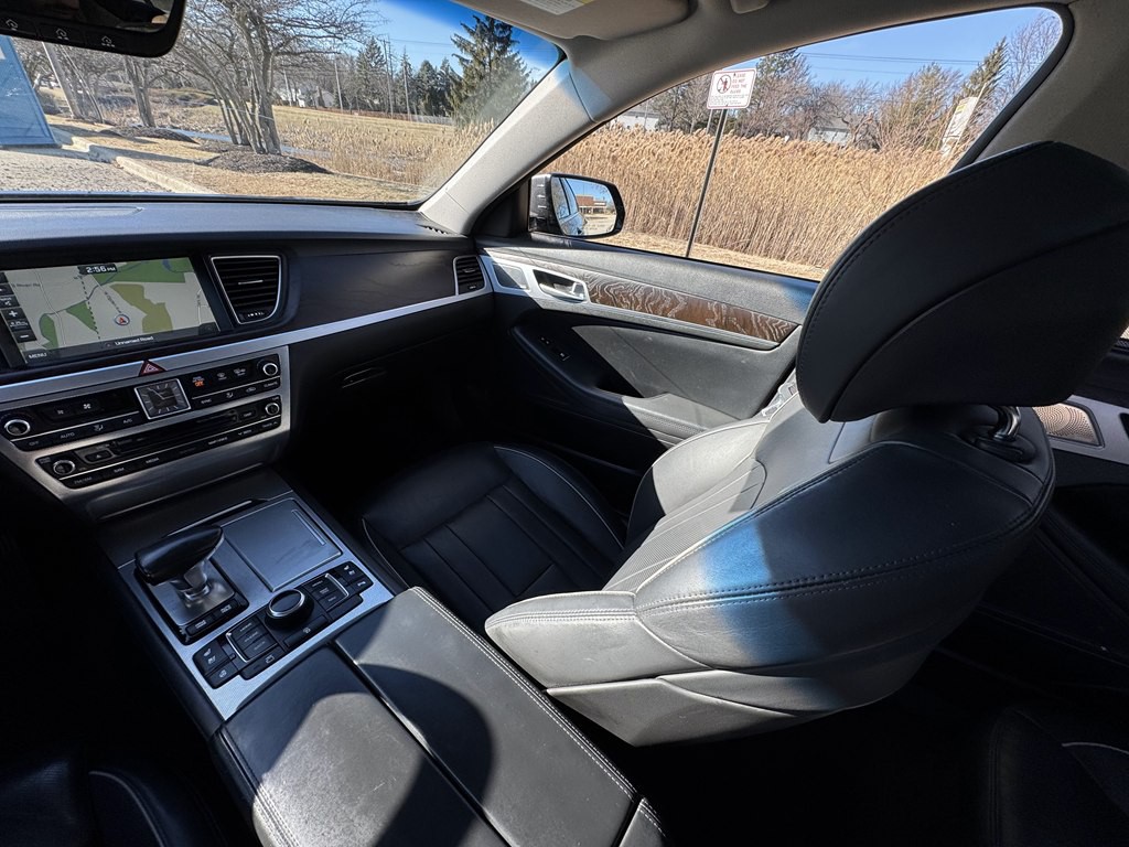 2018 Genesis G80 Image 22