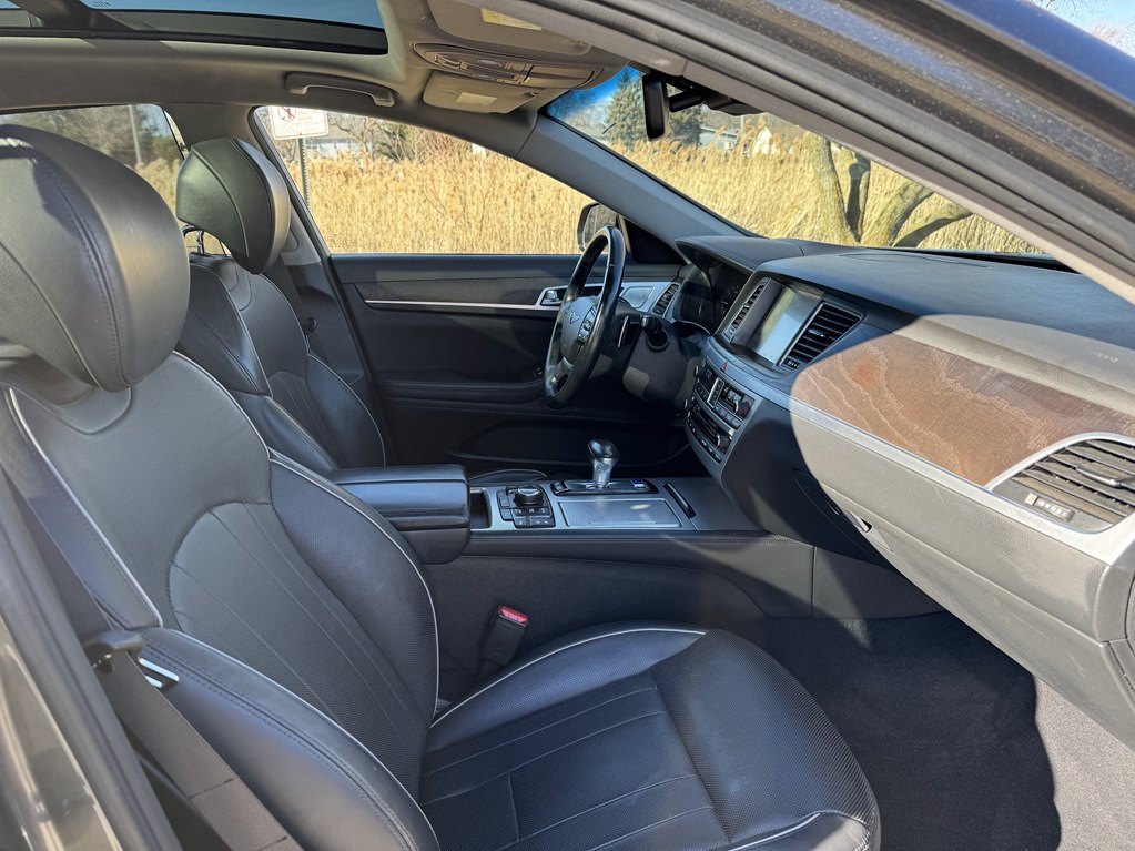 2018 Genesis G80 Image 26