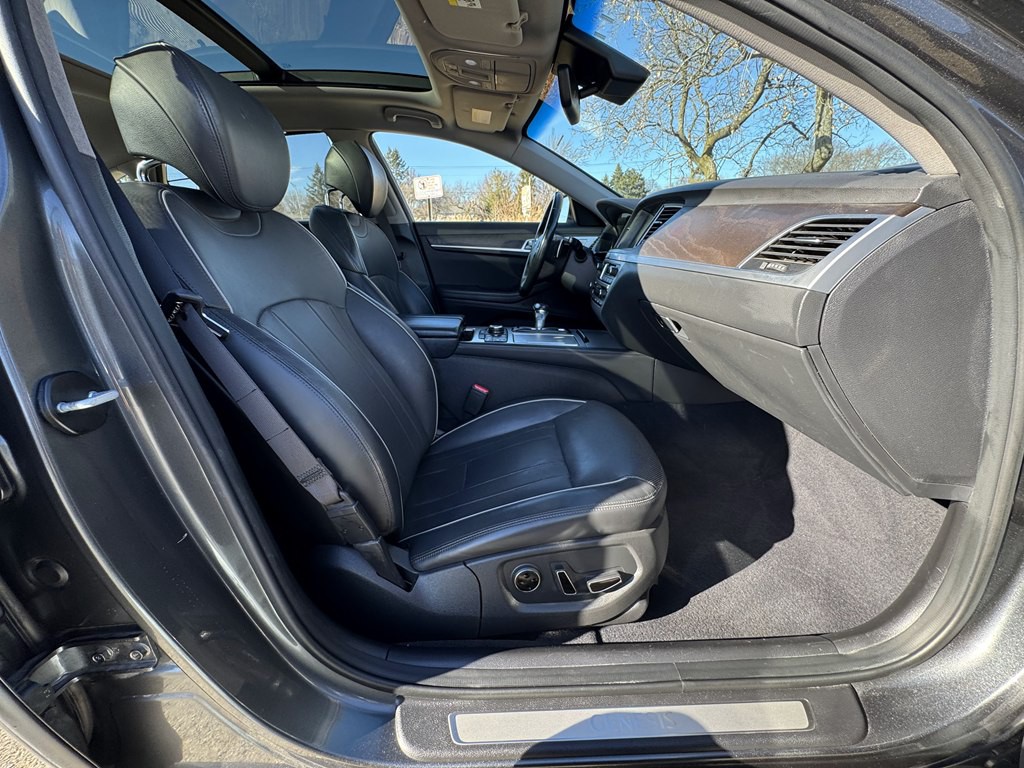 2018 Genesis G80 Image 27