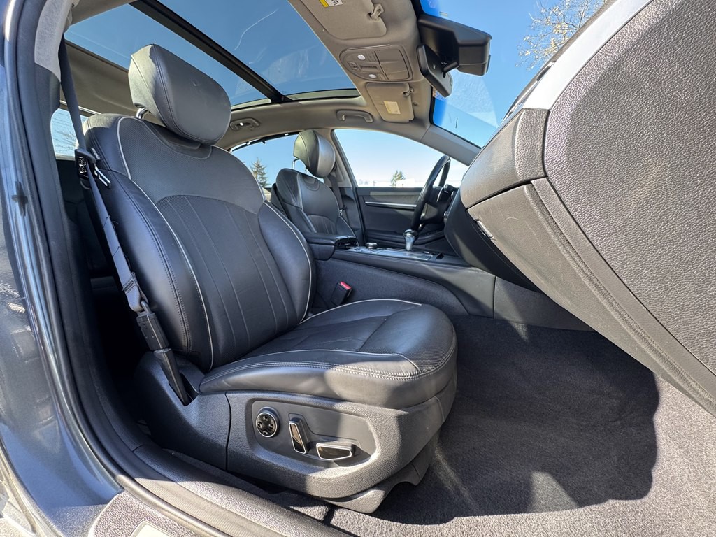 2018 Genesis G80 Image 28