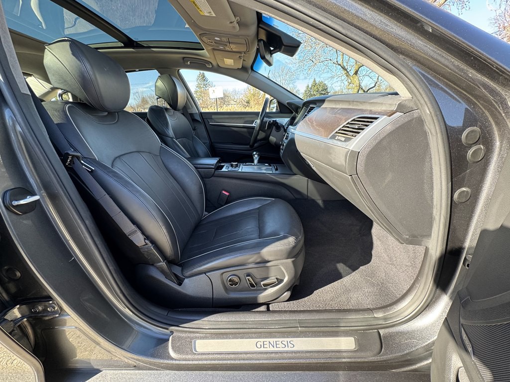 2018 Genesis G80 Image 29