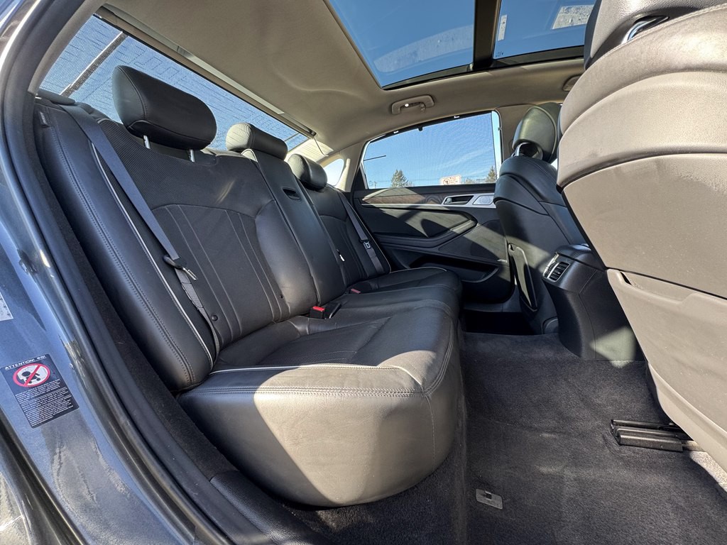 2018 Genesis G80 Image 30