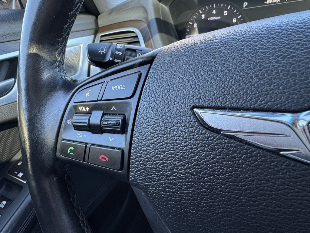 2018 Genesis G80 Image 36